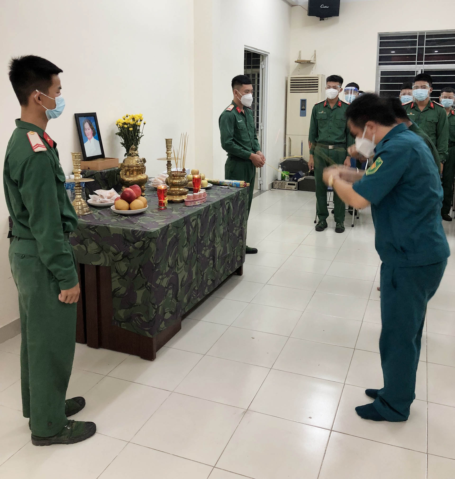 Nén nỗi đau trên tuyến đầu chống dịch